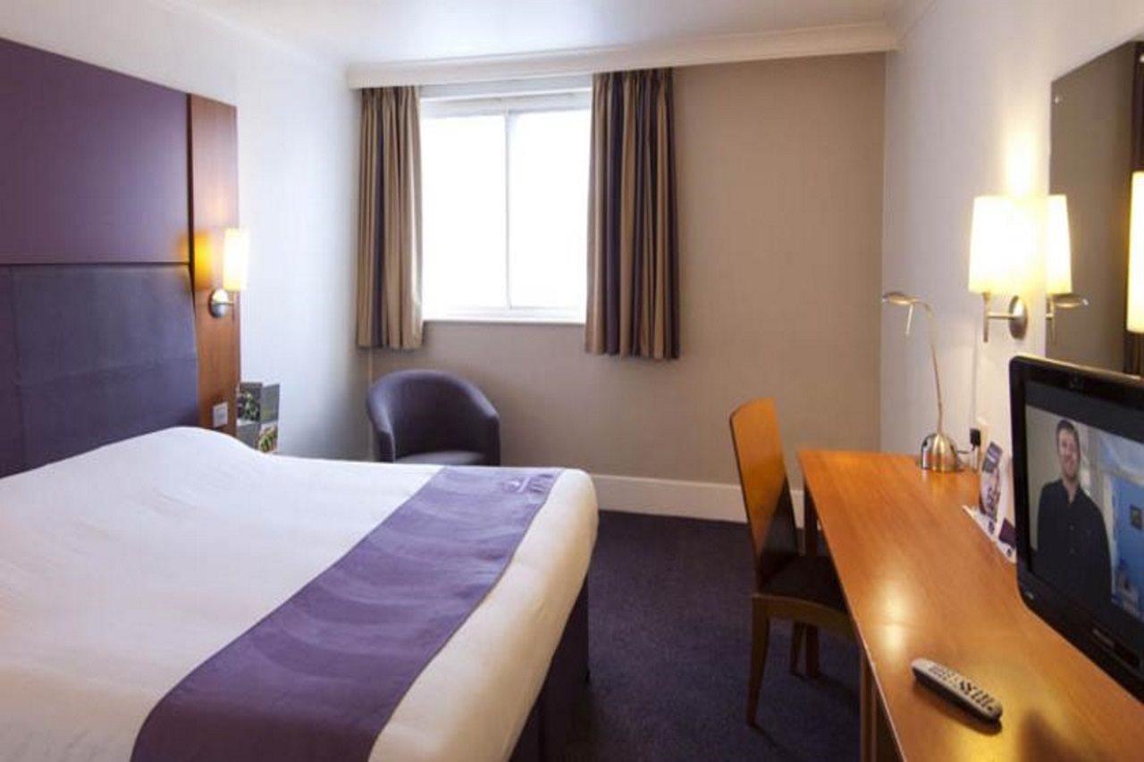 Premier Inn Premier Inn Stockport Central Экстерьер фото
